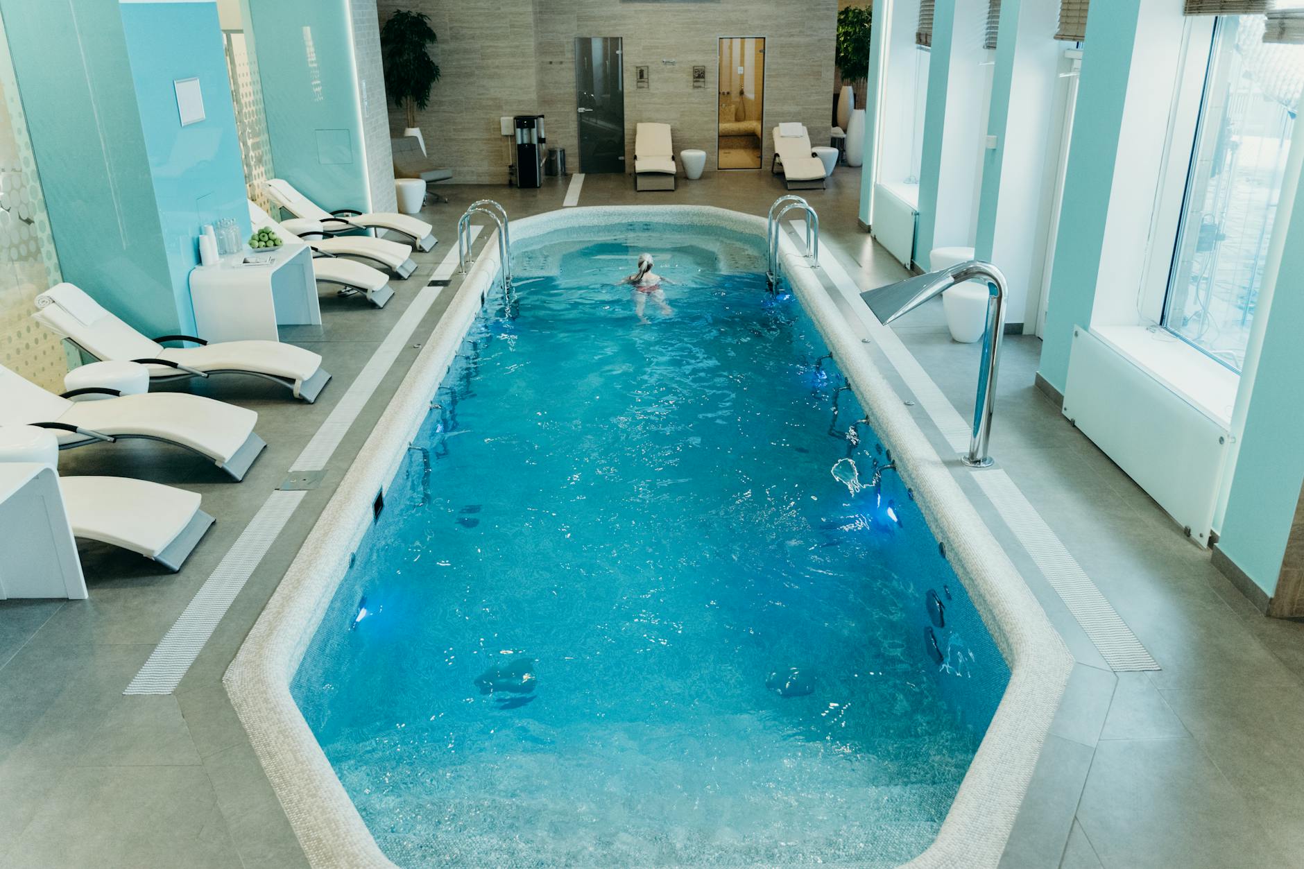 Indoor Paris hotel spa pool with steam room and relaxation loungers