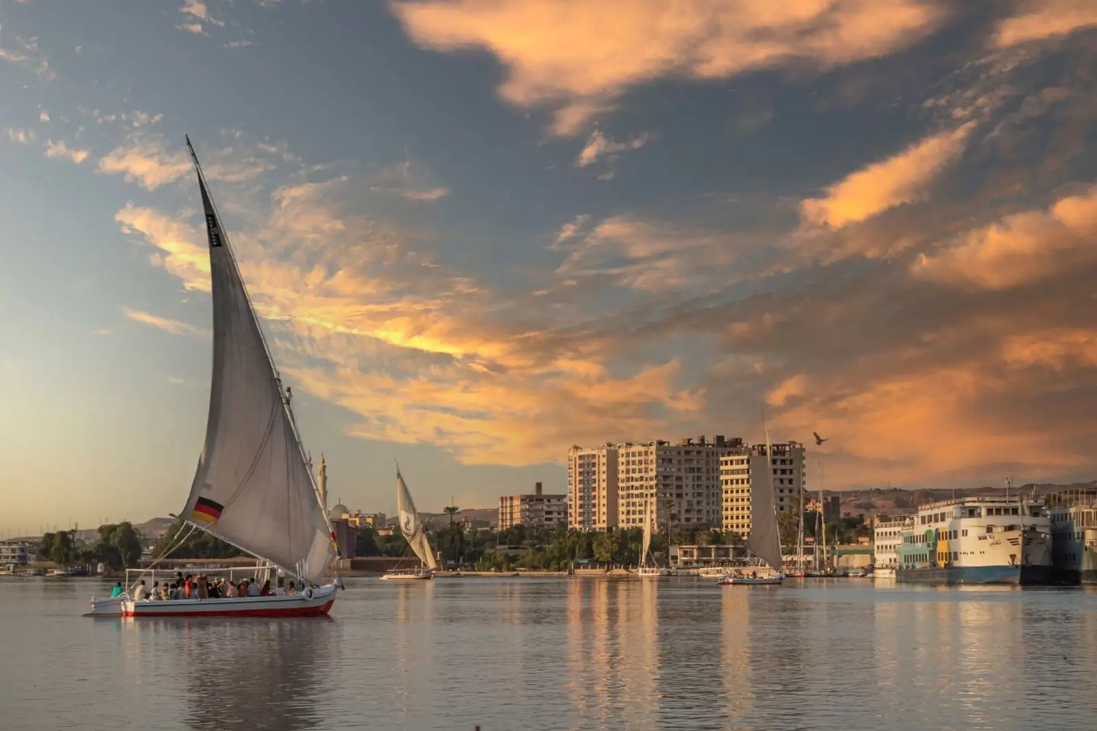 Best Time to Visit Egypt: Seasons, Crowds, and How to Plan Your Trip ToursZoom Nile cruise felucca sunset reflection Egypt