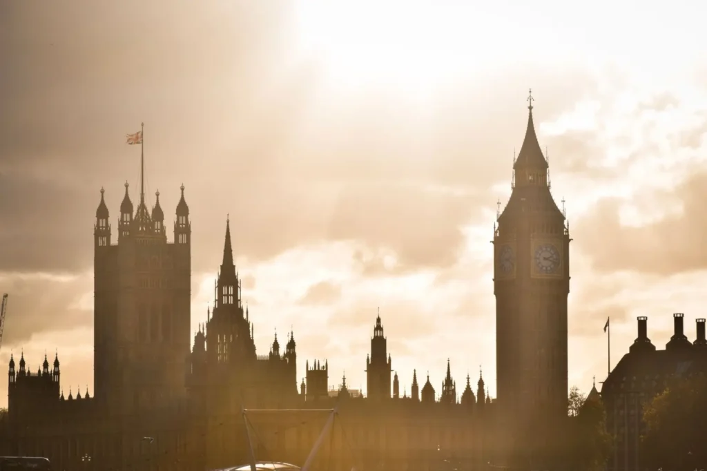 How Tour Marketplaces Work: A Complete Guide for Travelers (2026) ToursZoom Big Ben in London on a sunny afternoon