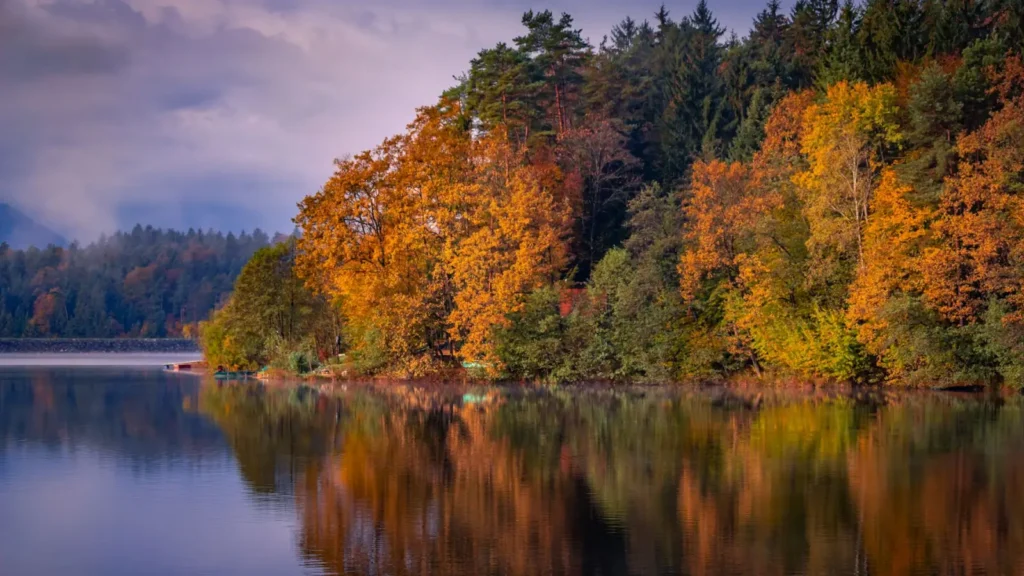 Early autumn colors at Lake Kussharo, Hokkaido